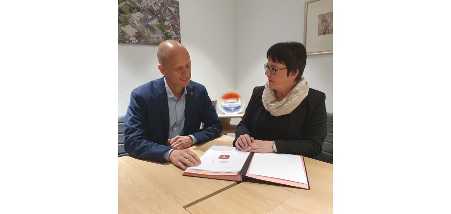 .): Bürgermeister Kai Louis und Marika Schroeder, Gleichstellungsbeauftragte der Stadt Heinsberg