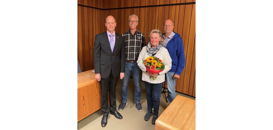 Bürgermeister Kai Louis, Helmut Frenken, Inge Deußen und Ralf Herberg